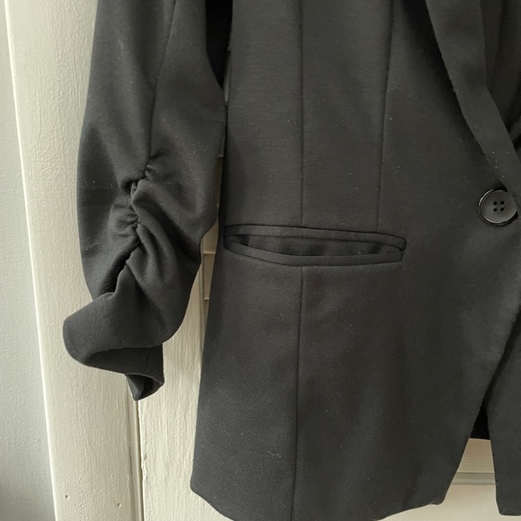 Blazer - Picture 2 of 2